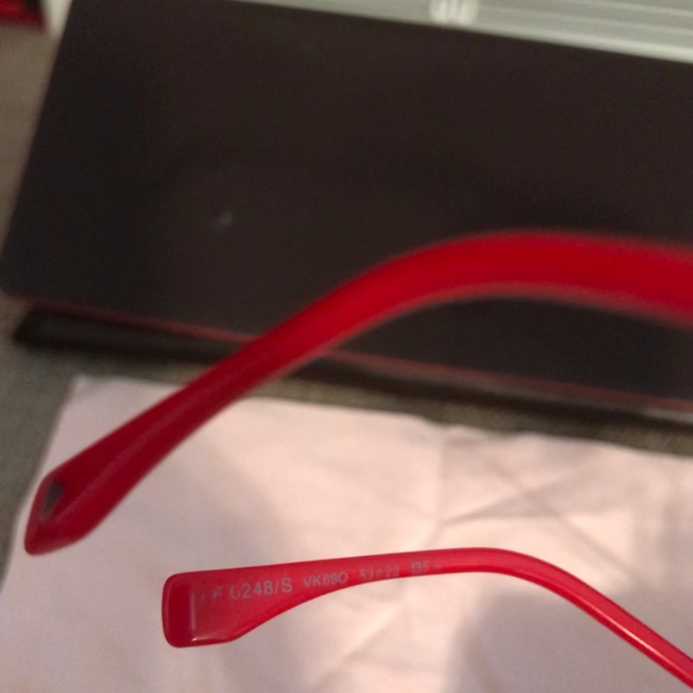 SOLD❌Fendi sunglasses - Picture 7 of 11